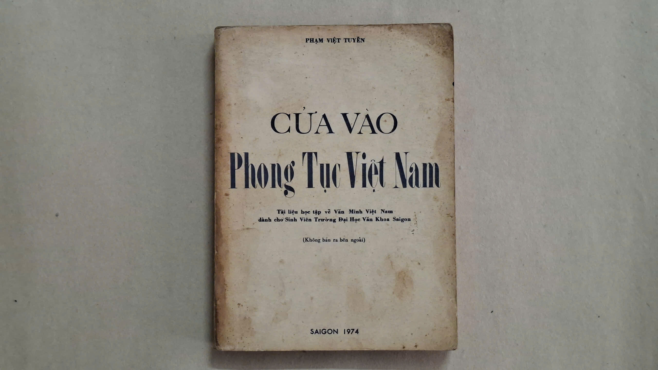 Cửa vào phong tục Việt Nam – Phạm Việt Tuyền (sách xưa)
